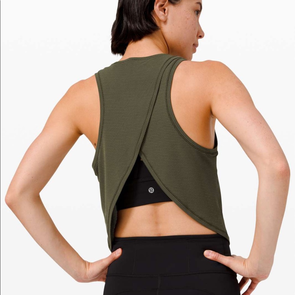 Lululemon Fast as Light Crop Tank size 8